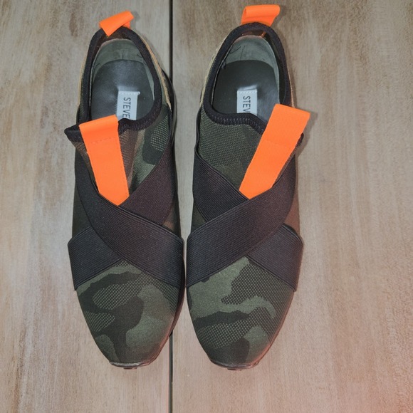 Steve Madden Women's Camo Chettah Sneakers Size 7.5 Green Black Orange No Sz Tag - Picture 1 of 7